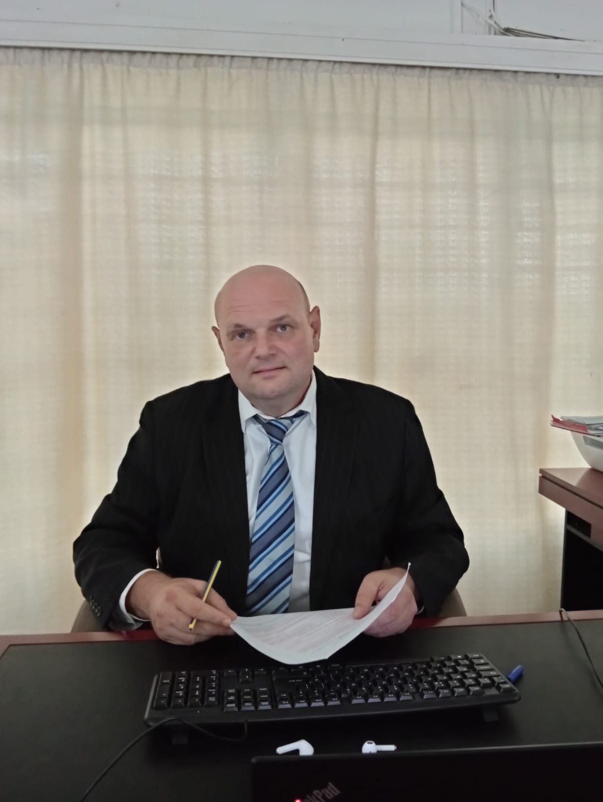 Stefan Maier Gleixner reviewing documents at his desk